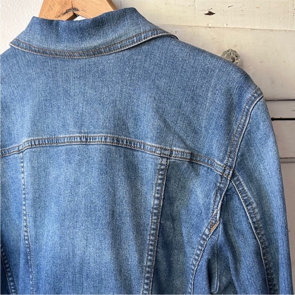 Chico's | Women’s Medium Blue Denim Long Line Button Front Jean Jacket Sz 12-14 - Picture 8 of 15